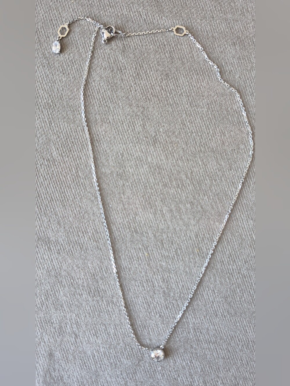 Delicate Silver Pendant Necklace with Clear Stone